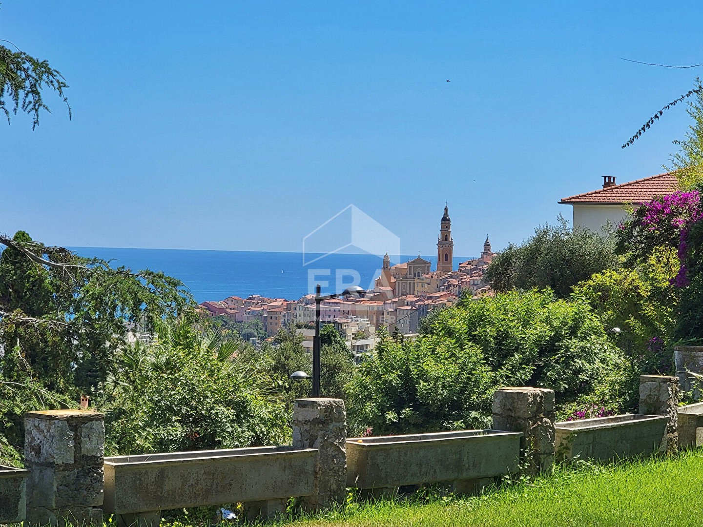 Menton 4 pièces 105 m2 + Studio 33 m2, Parking, Vue Mer, Jardin