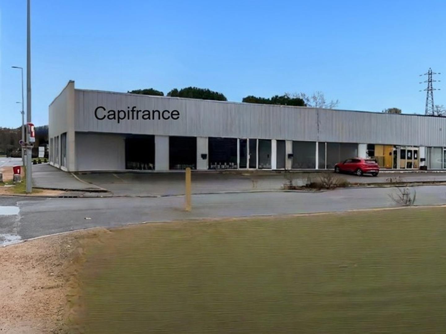 Local/bureau à vendre MONTLUCON (03) Local commercial de 835 m2 situé dans une zone commerciale à proximité de grandes enseignes