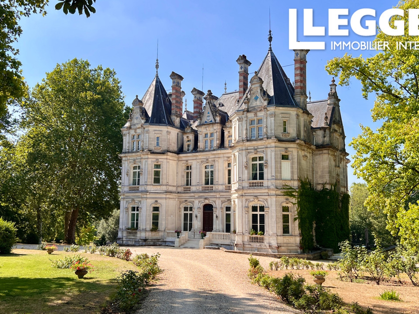 Maison 18 pièces 1255 m²