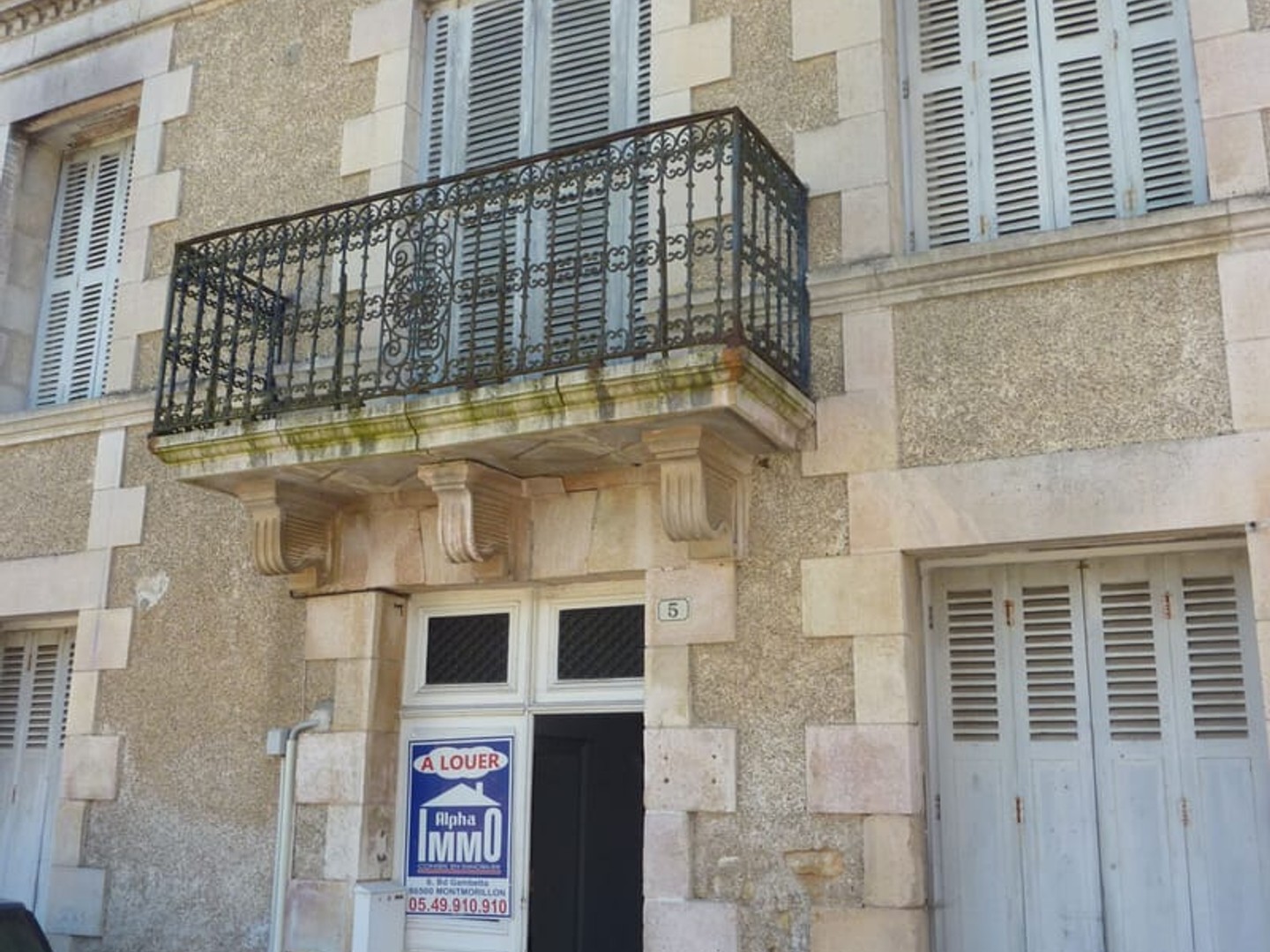 Magasin à vendre - 216m2 - Saint-Savin (86310)