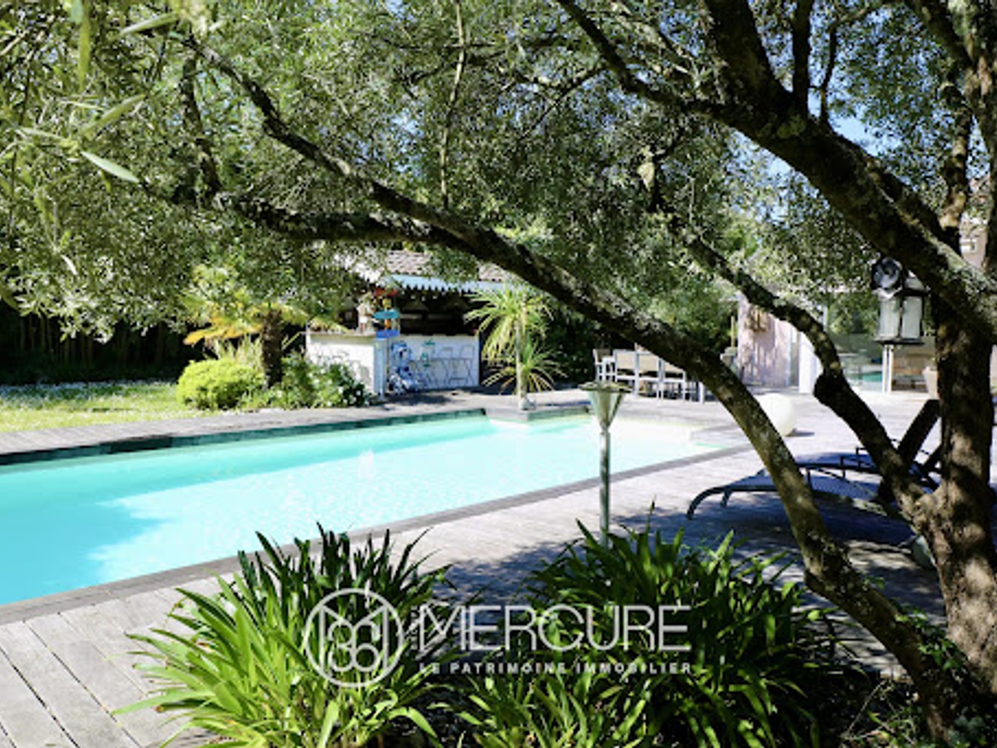 Maison à vendre - 8 pièces - 271m2 - Mérignac (33700)