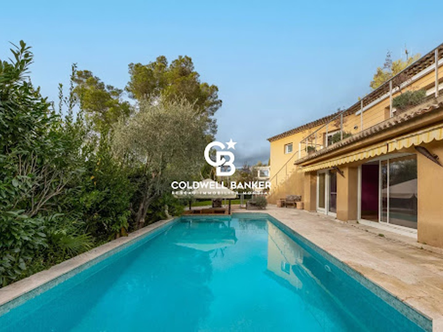 Maison à vendre - 8 pièces - 430m2 - Roquefort-Les-Pins (06330)