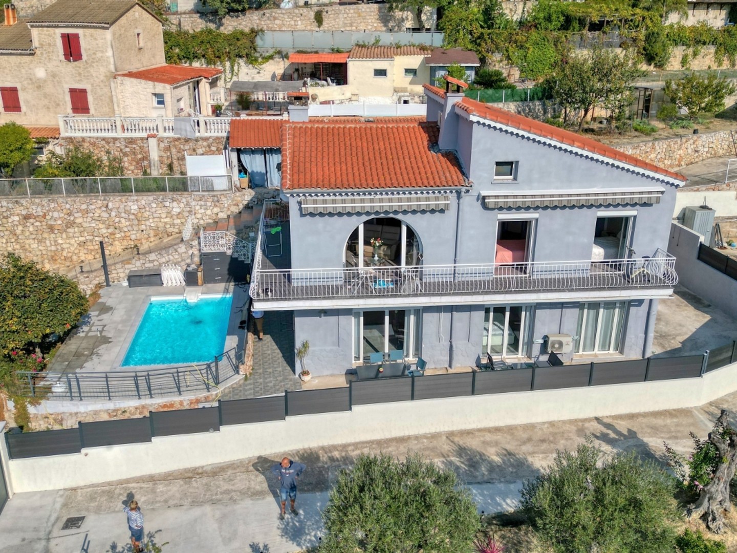 La Turbie - Vue mer, piscine et 4 appartements dans une seule propriété