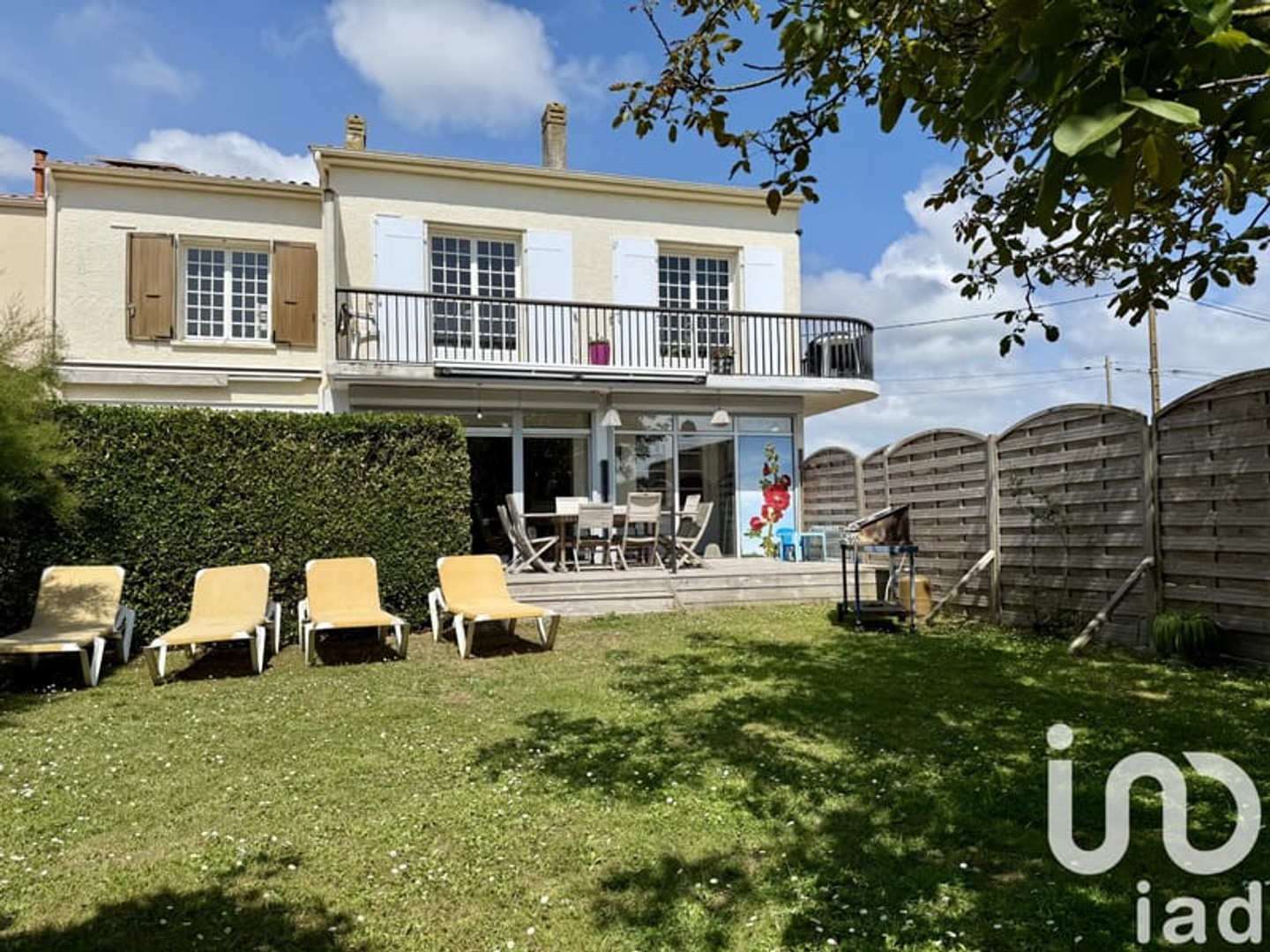 Maison à vendre - 7 pièces - 143m2 - Saint-Pierre-D'ol... (17310)