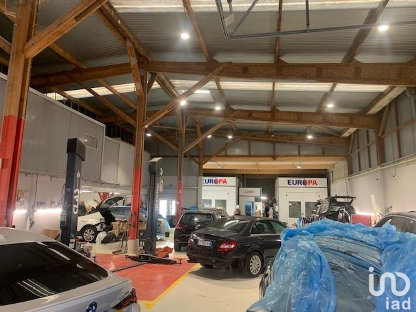 Immeuble commercial 700 m²