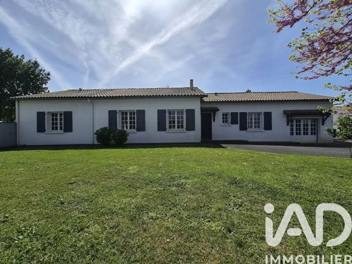 Maison à vendre - 9 pièces - 218m2 - Aigondigné (79370)