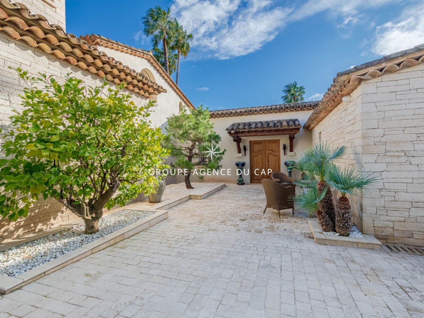 Maison à vendre - 9 pièces - 380m2 - Saint-Raphaël (83530)