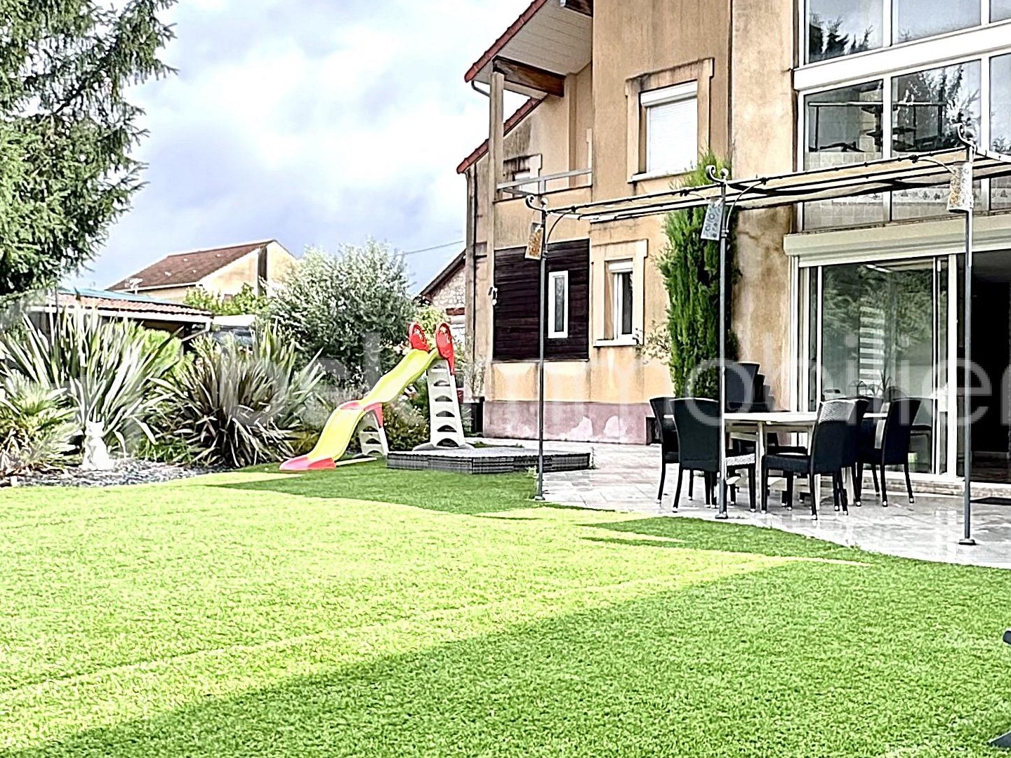 Maison 8 pièces 265 m²