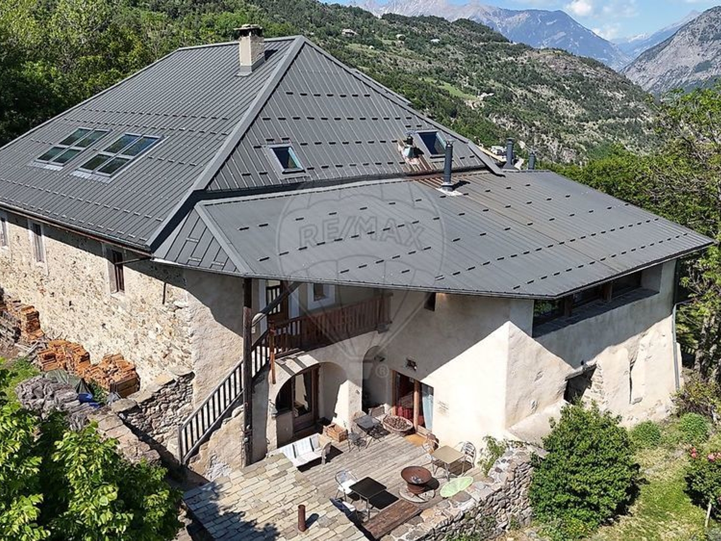 Maison à vendre - 10 pièces - 3477m2 - Châteauroux-Les-A... (05380)