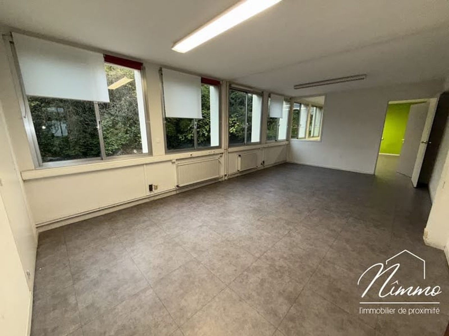 Locaux à vendre - 10 pièces - 178m2 - Nîmes (30900)