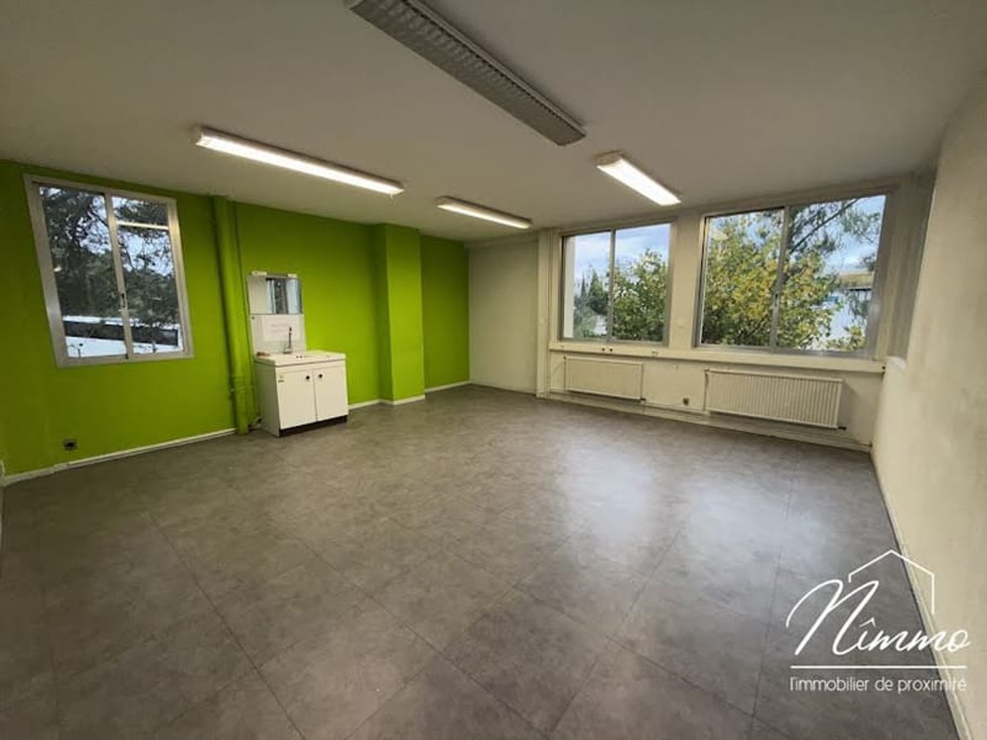 Locaux à vendre - 10 pièces - 178m2 - Nîmes (30900)
