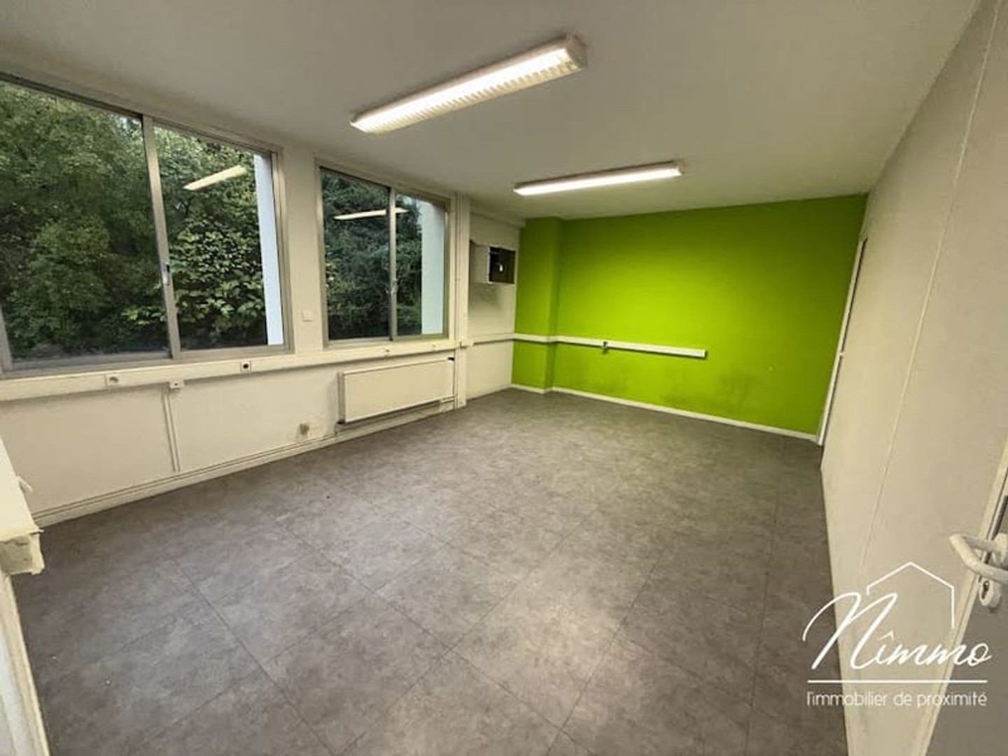Locaux à vendre - 10 pièces - 178m2 - Nîmes (30900)