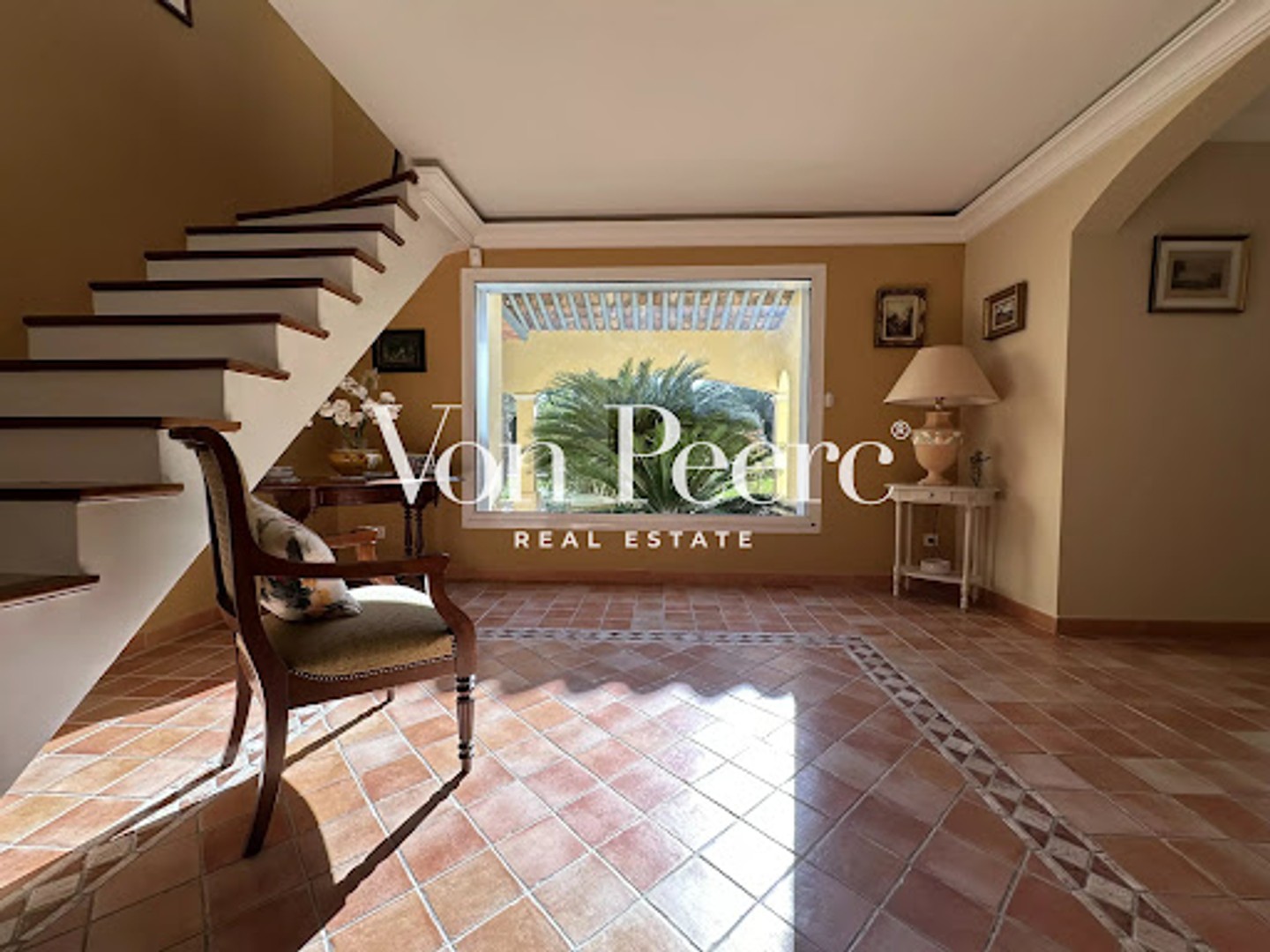 Maison à vendre - 9 pièces - 241m2 - Rochefort-Du-Gard (30650)