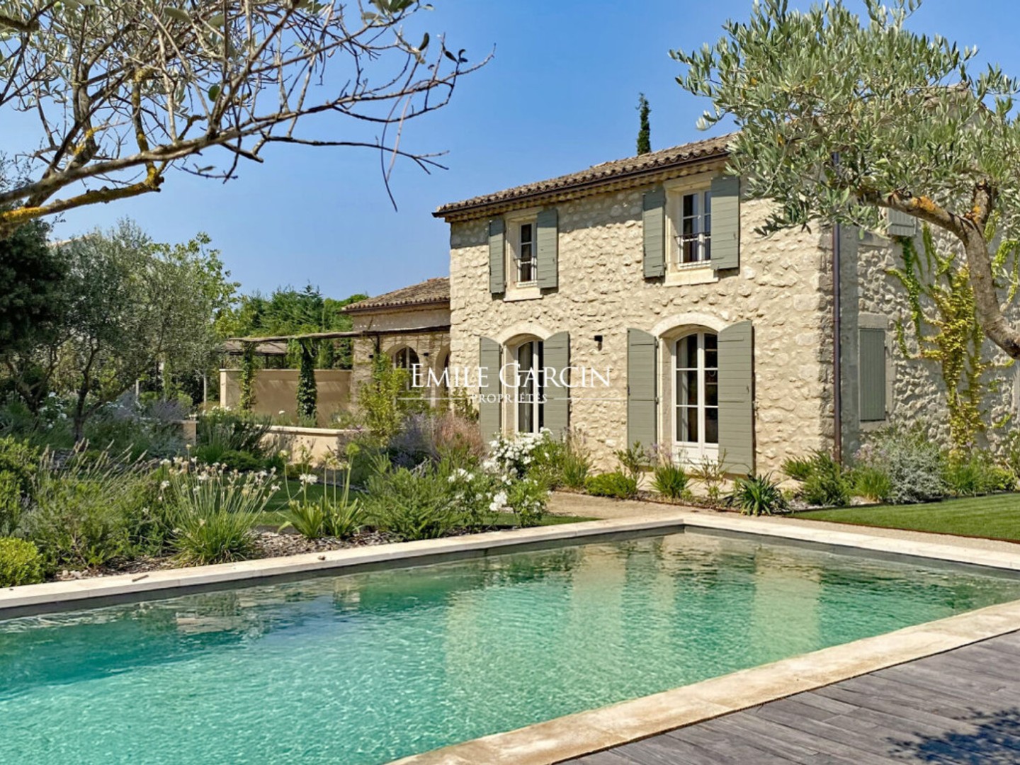 Maison à vendre - 9 pièces - 238m2 - Eygalières (13810)