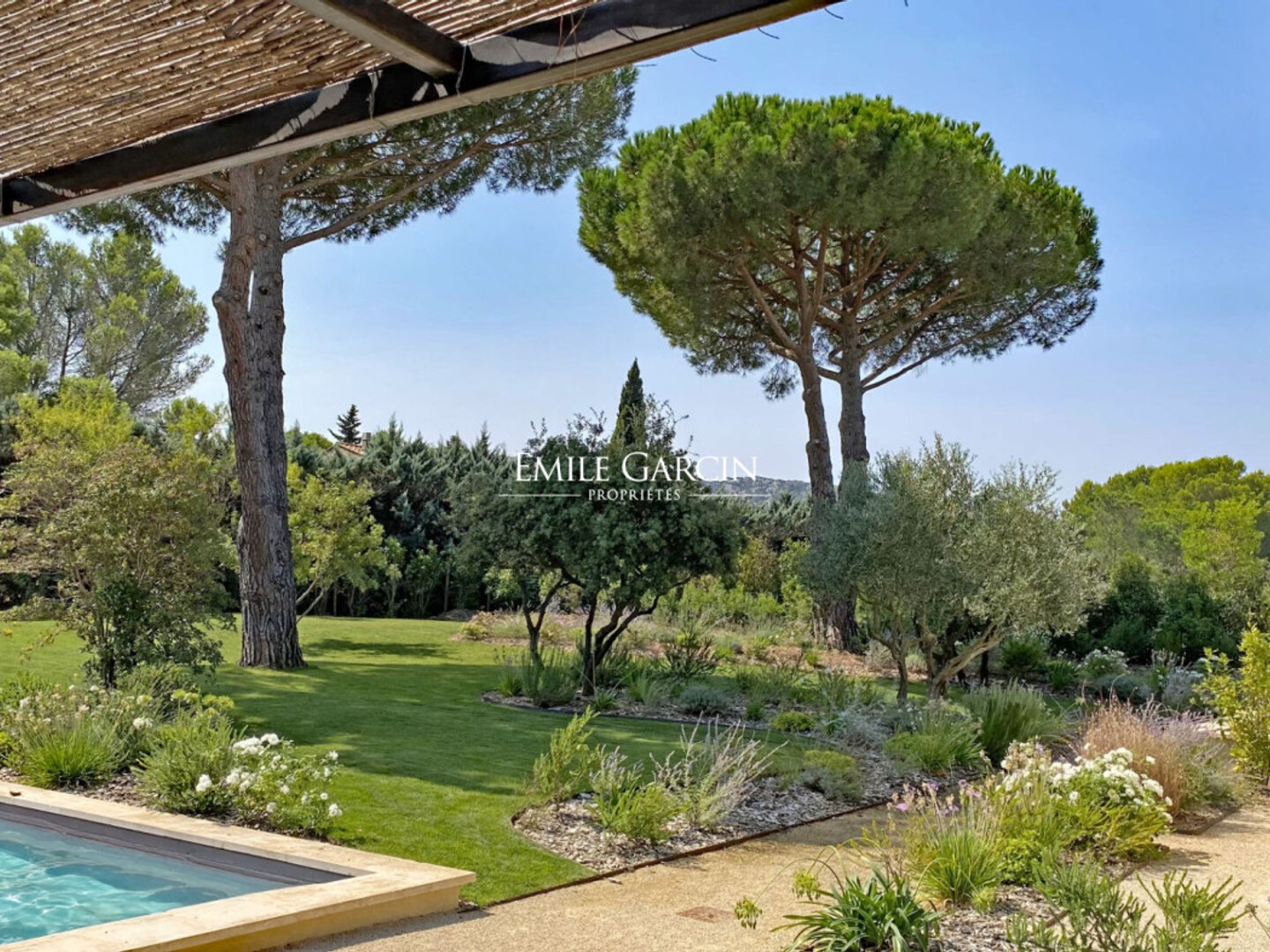 Maison à vendre - 9 pièces - 238m2 - Eygalières (13810)