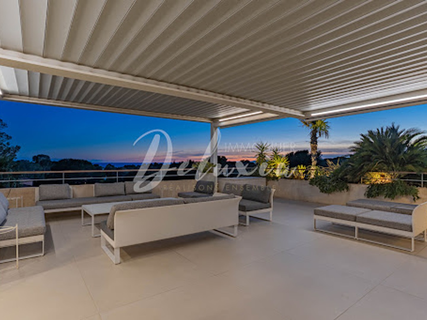 Appartement à vendre - 5 pièces - 145m2 - Saint-Raphaël (83700)