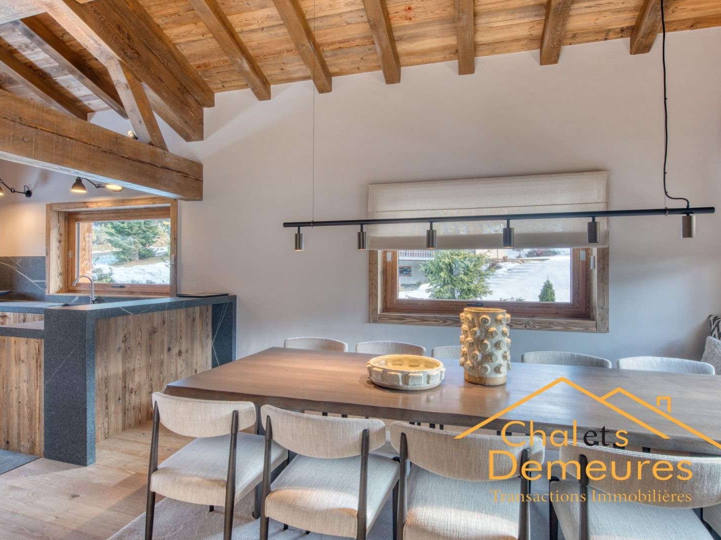 Maison 10 pièces 359 m²