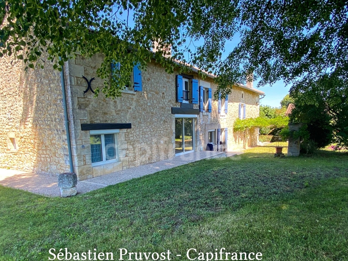 Maison à vendre - 6 pièces - 211m2 - Champagnac-De-Belair (24530)