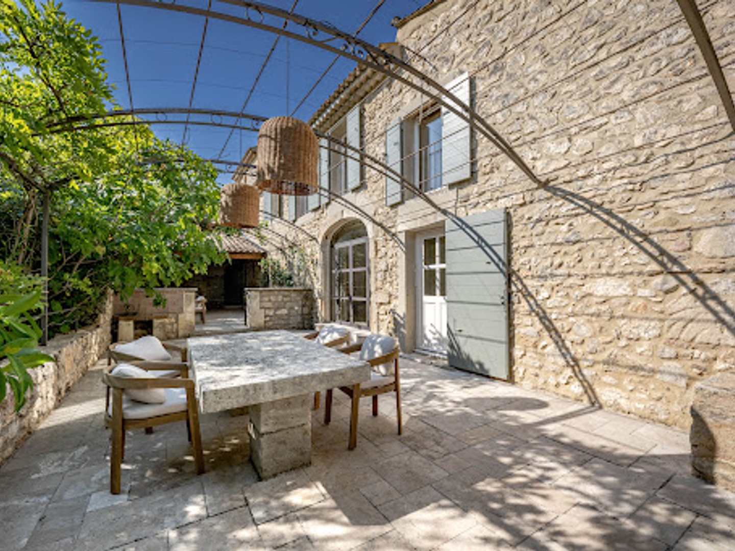 Maison à vendre - 8 pièces - 310m2 - Eygalières (13810)