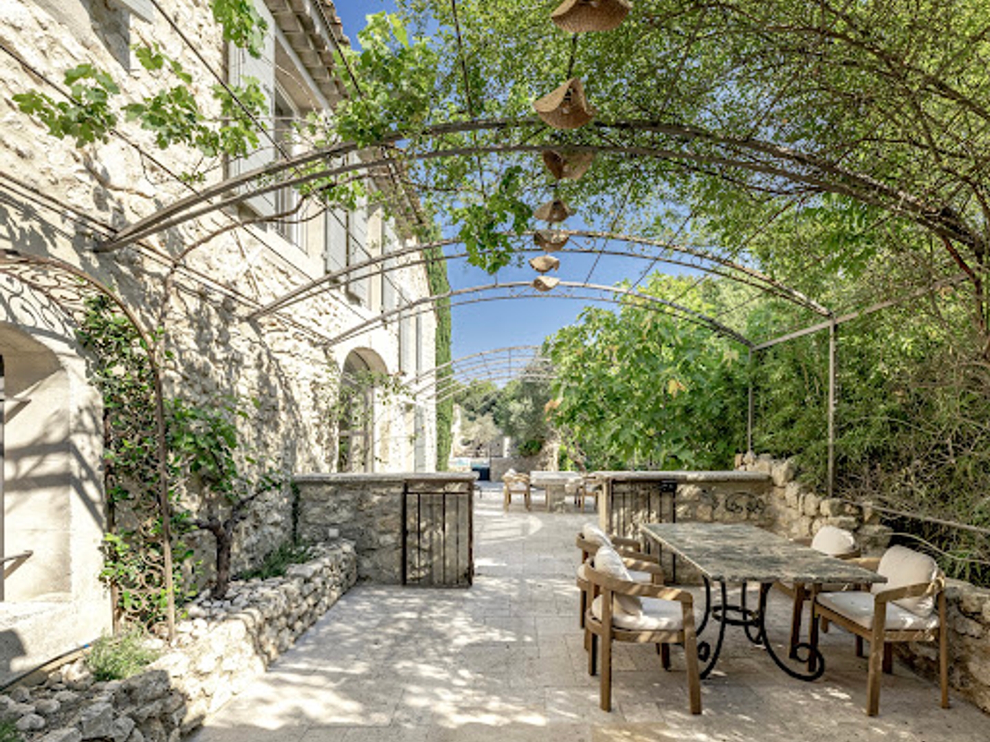 Maison à vendre - 8 pièces - 310m2 - Eygalières (13810)