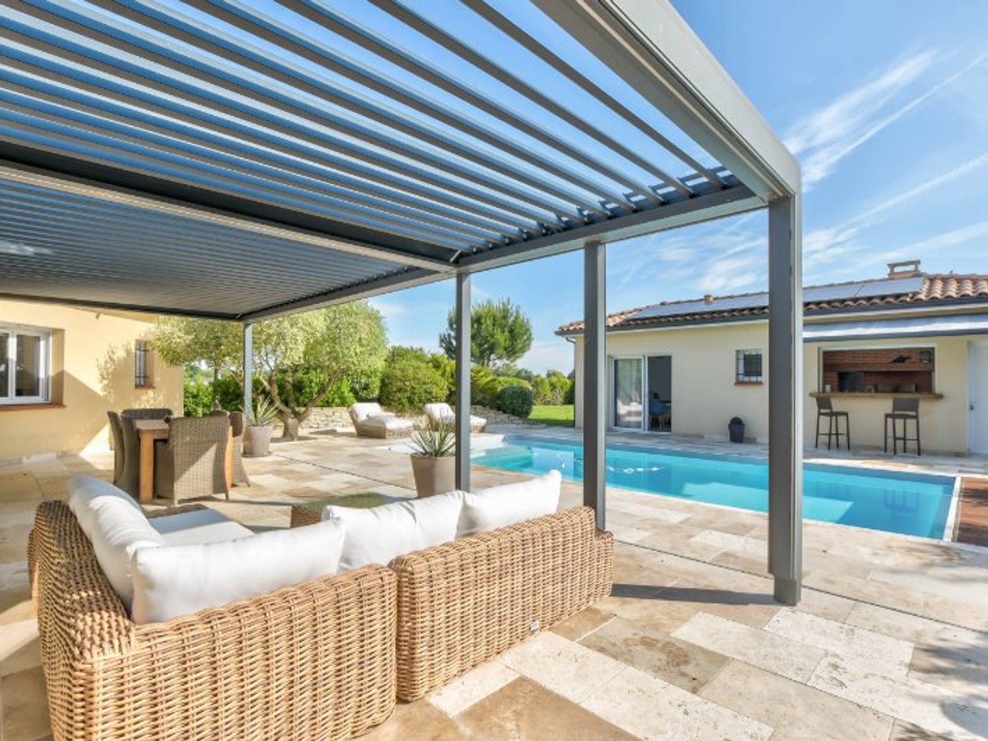 VILLA T8 225 M2 + DEPENDANCES + PISCINE + VUE PYRENEES