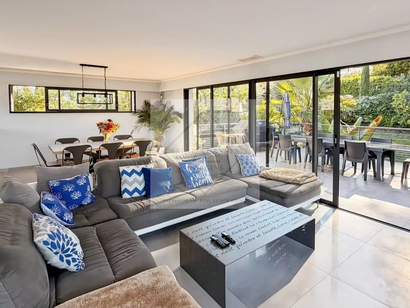 Villa moderne - vue collines, proche Cannes
