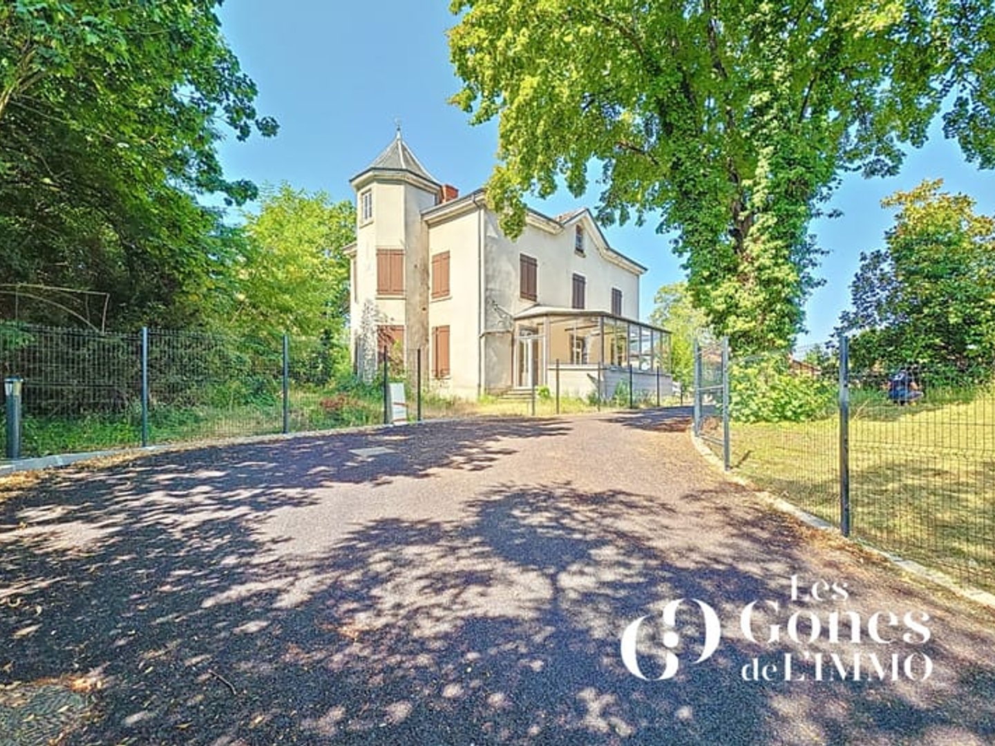 Écully Élégante maison bourgeoise à réinventer, dans un éc