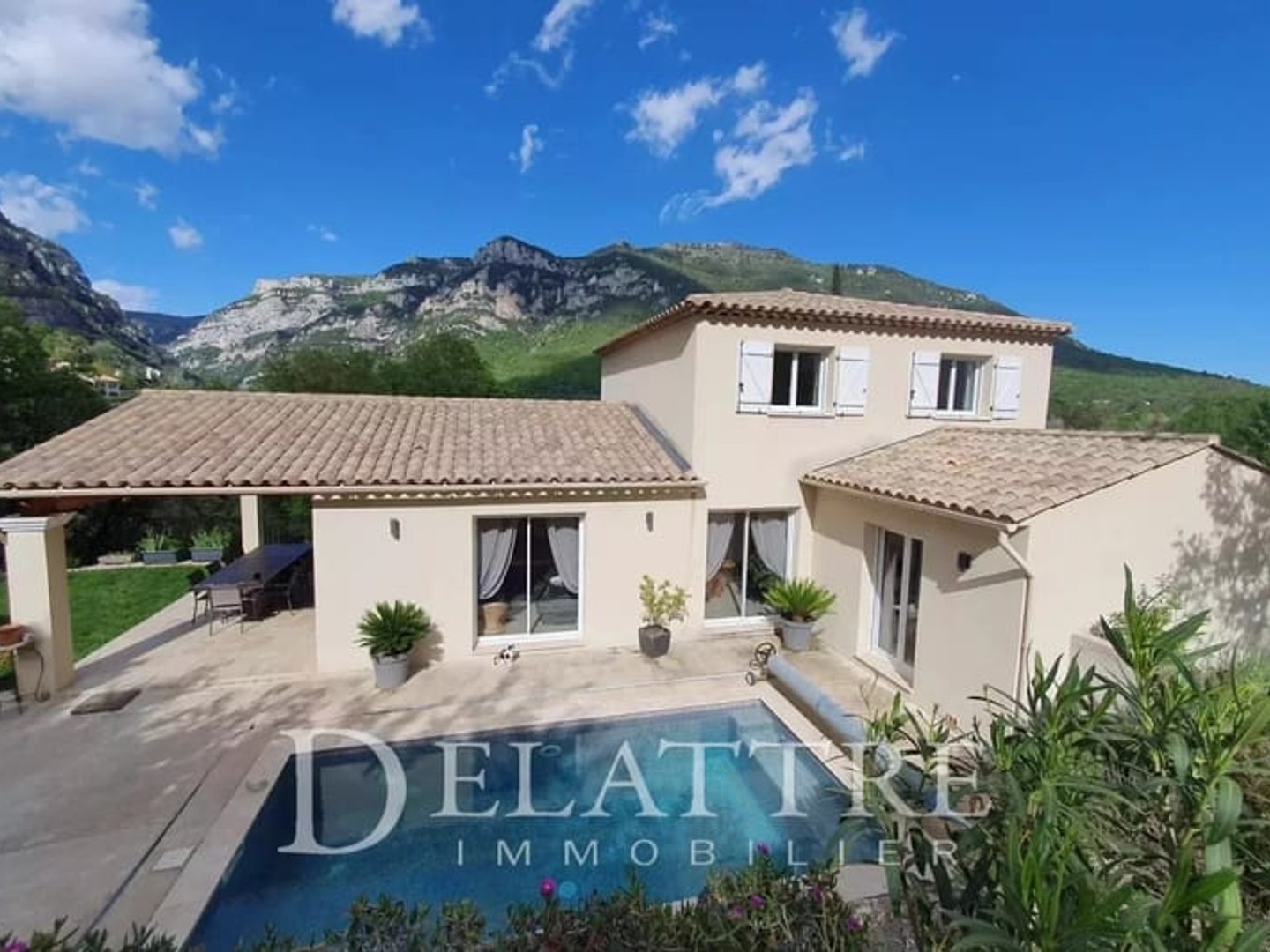 JOLIE VILLA FAMILIALE RECENTE AVEC BEAUCOUP DE GOUT