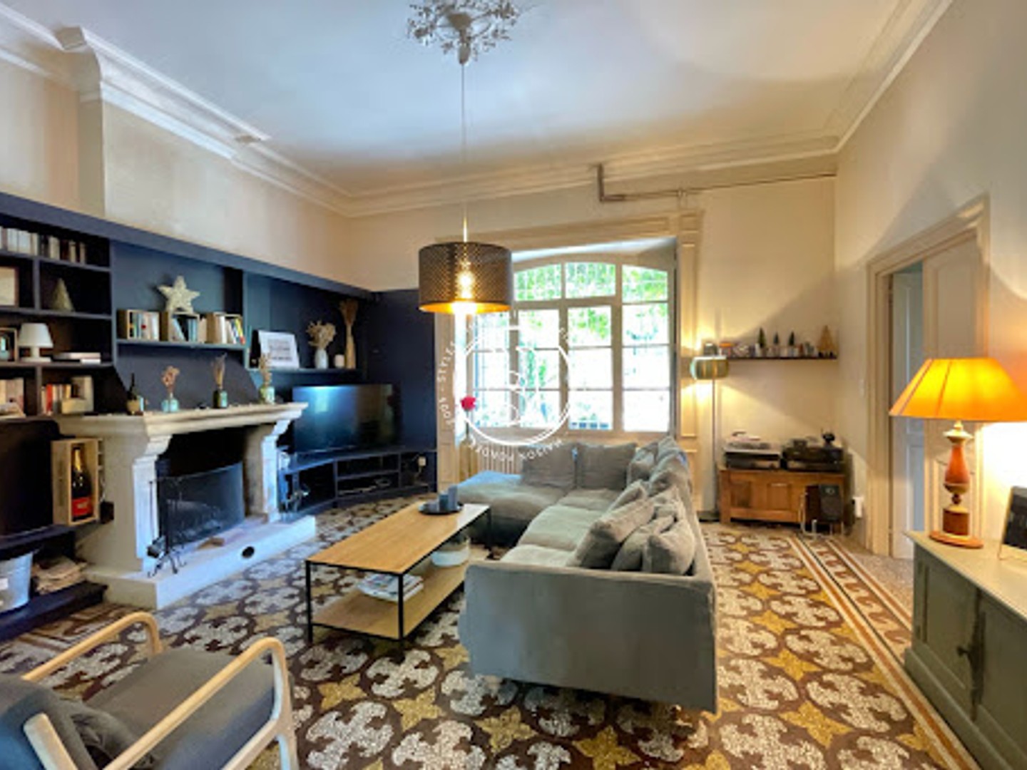 Maison à vendre - 675m2 - Uzès (30700)
