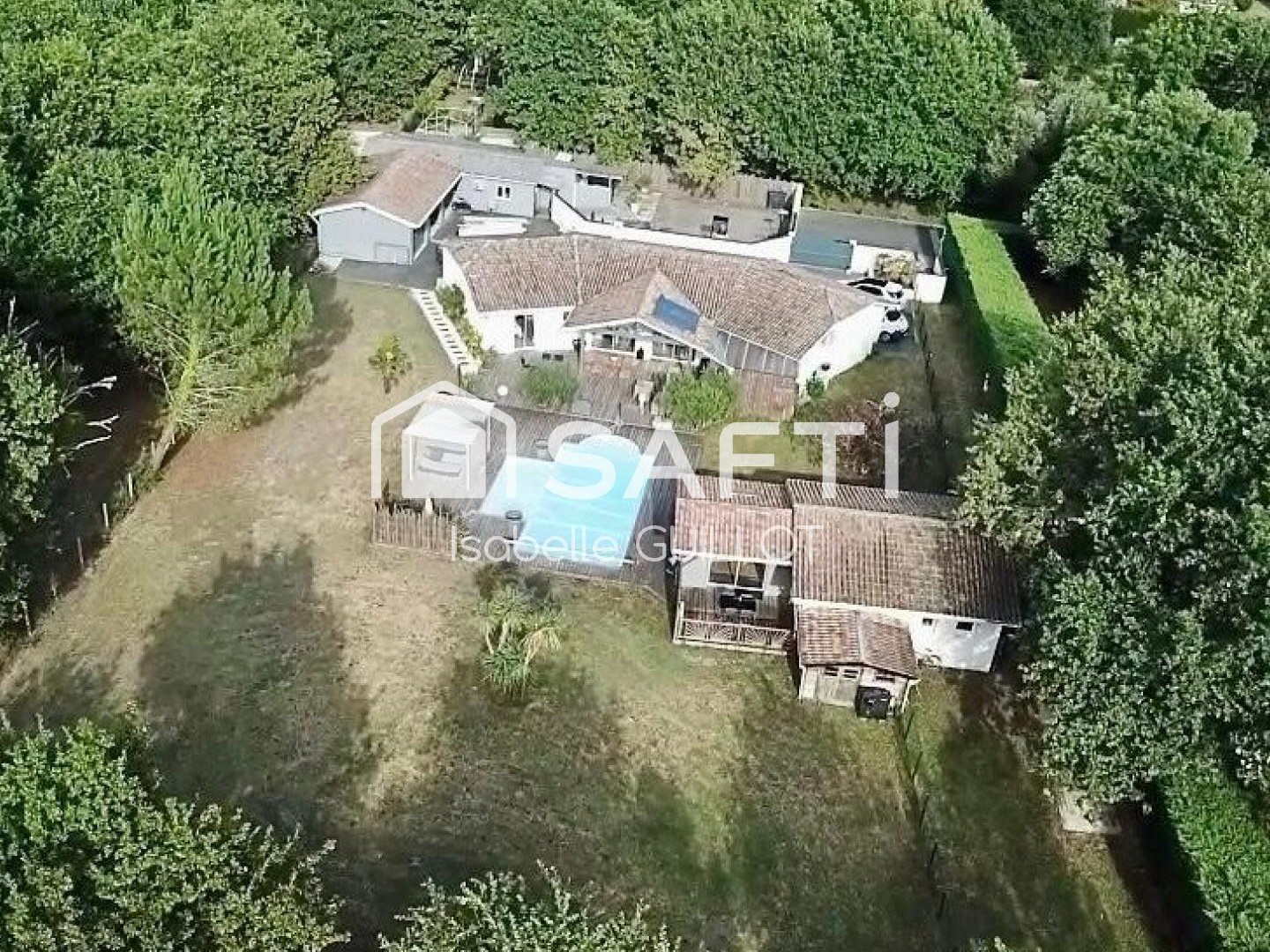 Maison 240 m2 avec dépendances
