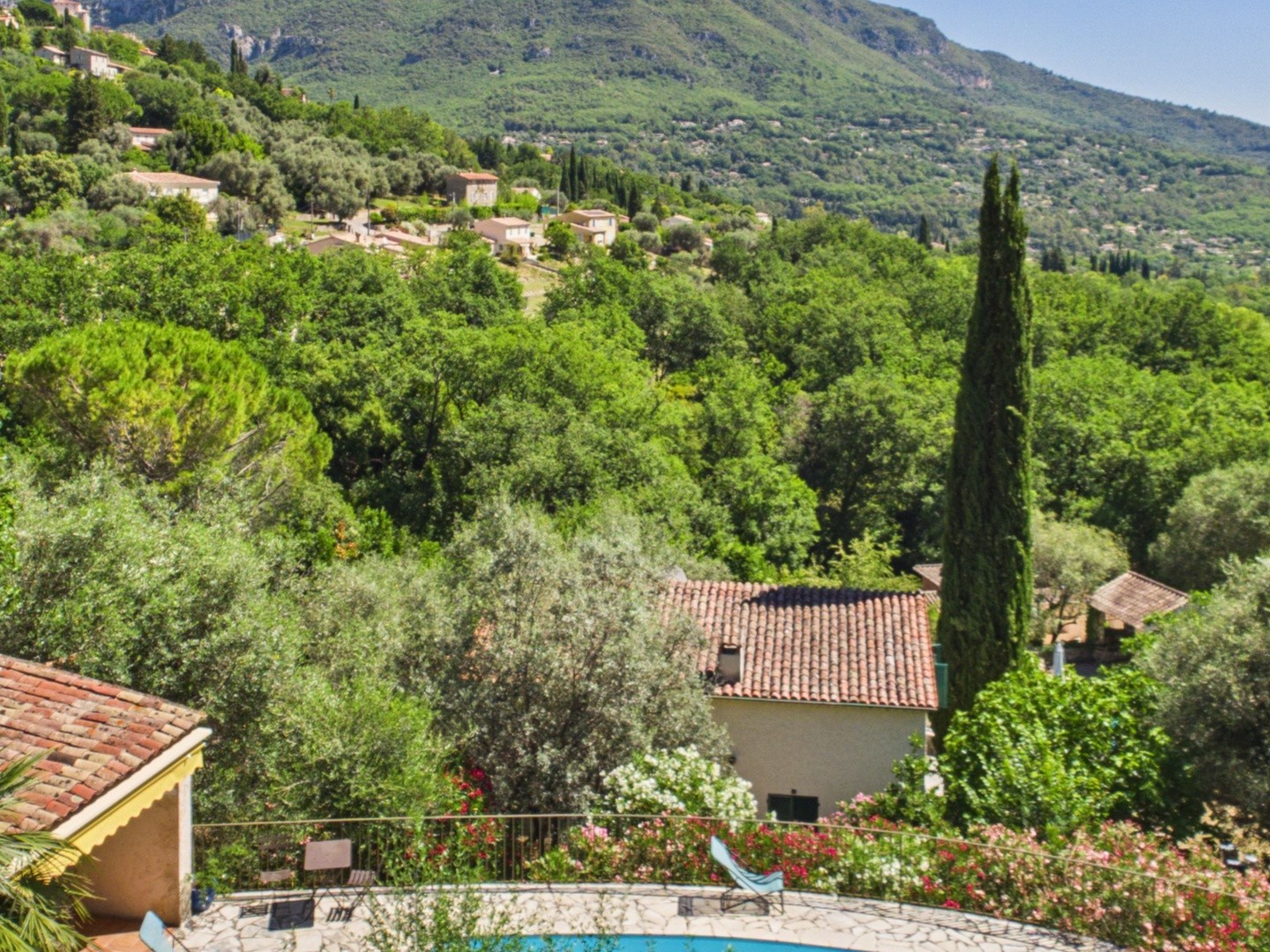 Maison à vendre - 6 pièces - 150m2 - Le Bar-Sur-Loup (06620)