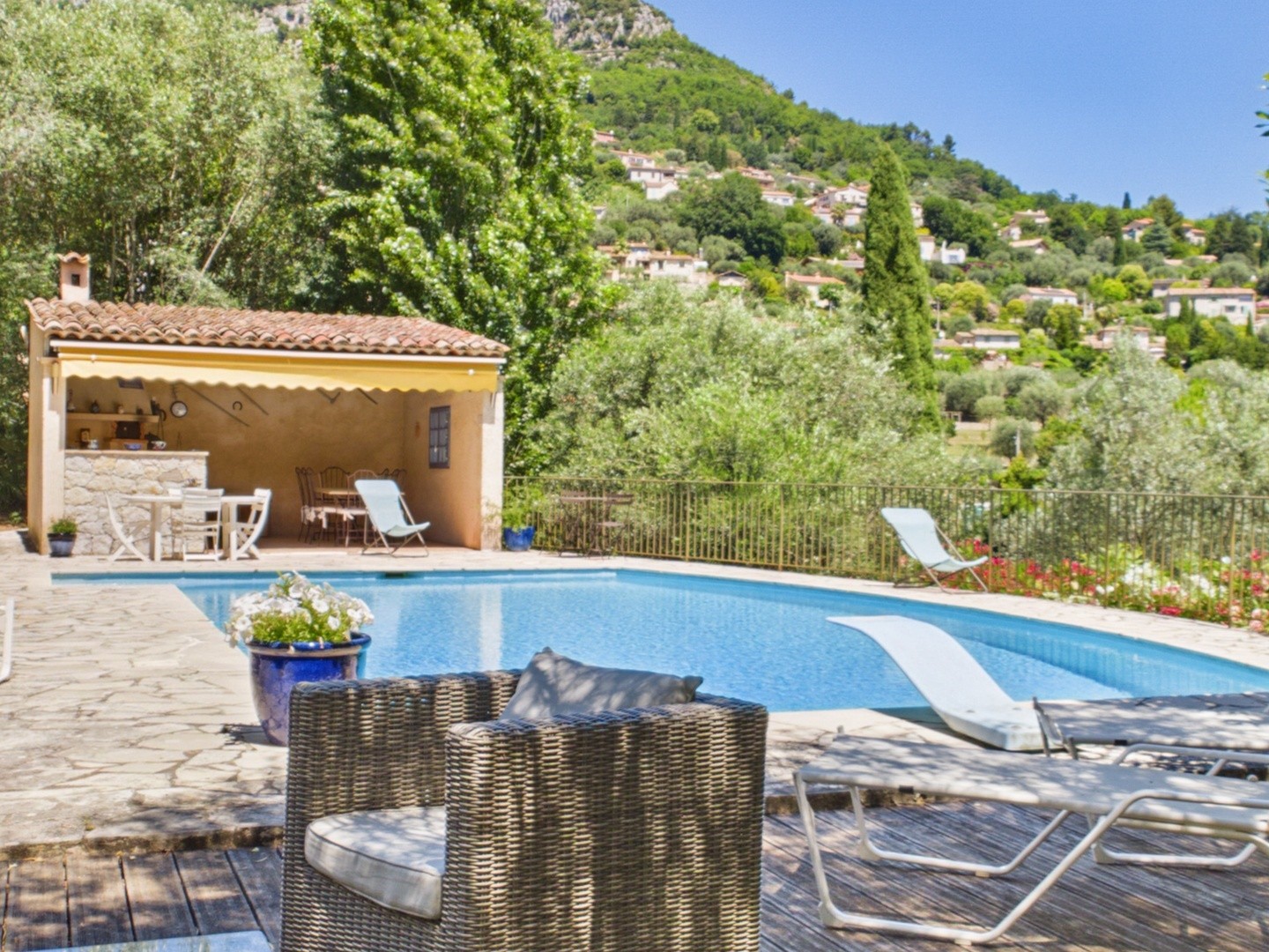 Maison à vendre - 6 pièces - 150m2 - Le Bar-Sur-Loup (06620)