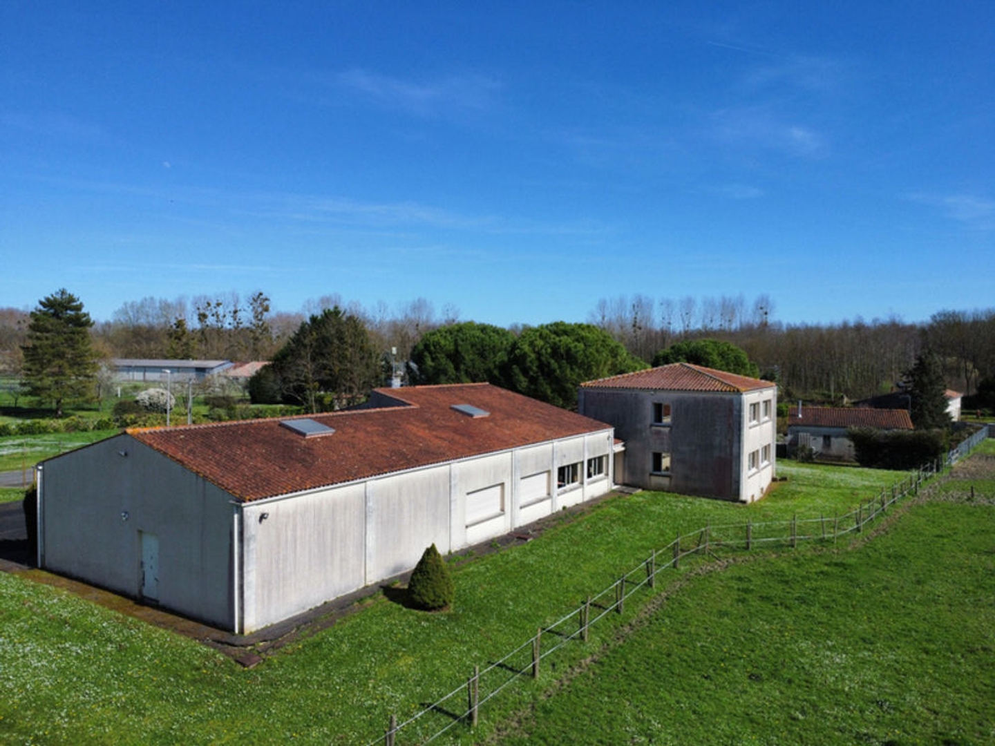 Maison à vendre - 15 pièces - 7000m2 - Migron (17770)