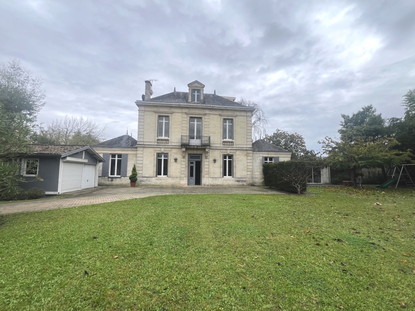 LE BOUSCAT élégante maison de maître en pierre quartier la chêneraie 5chambres parc de 2010 M²