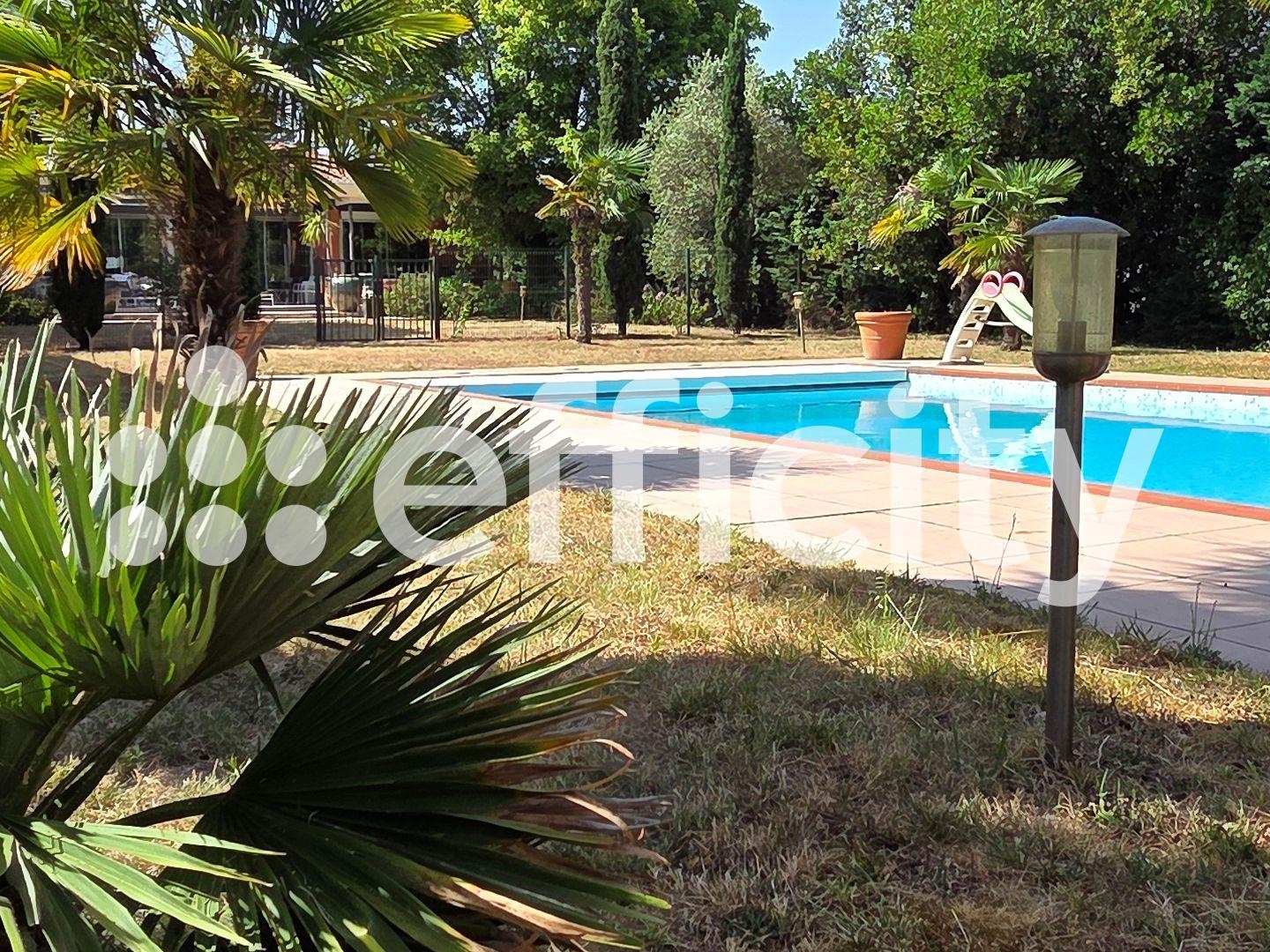 Maison 6 pièces 300 m²