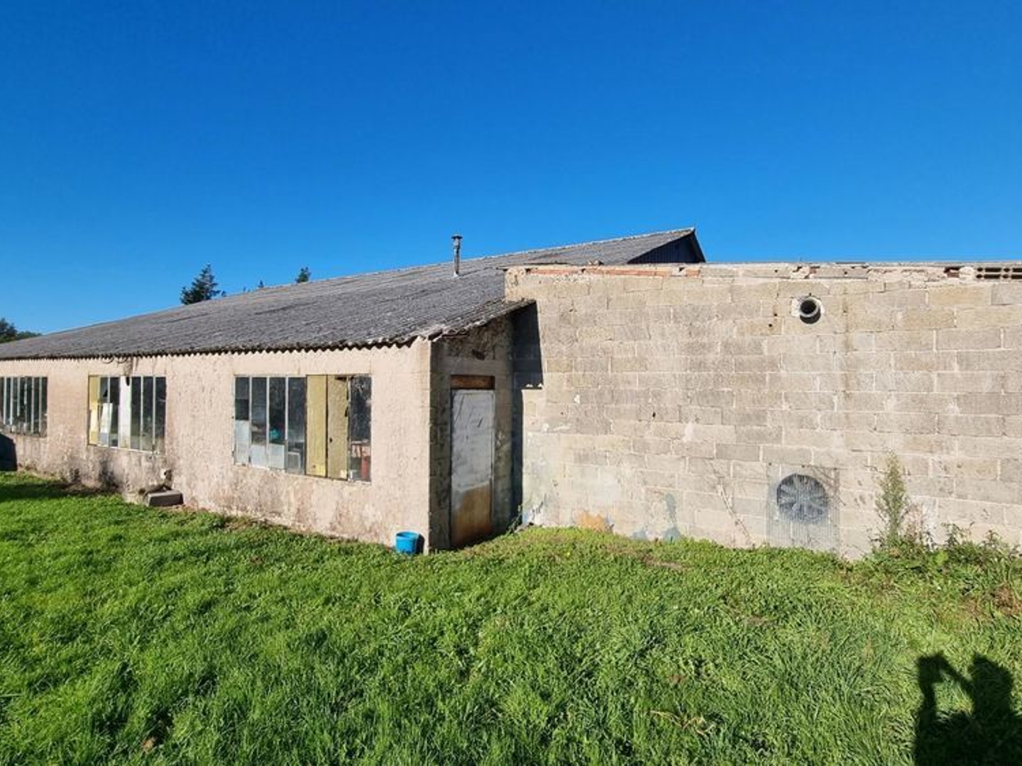 Locaux à vendre - 300m2 - Augignac (24300)
