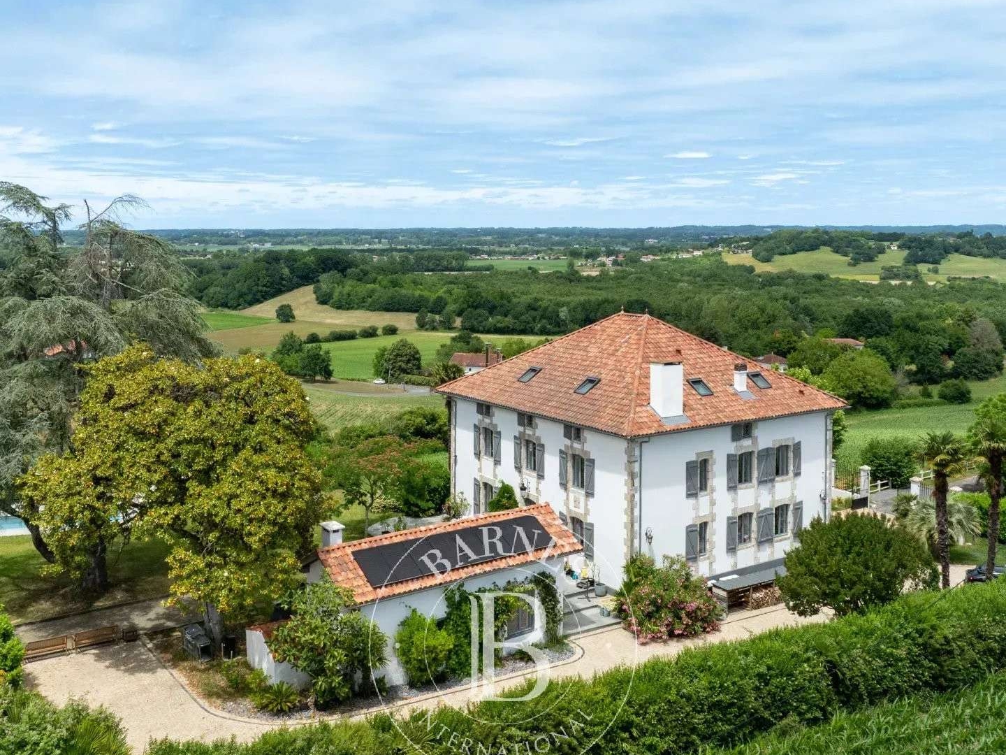 Maison à vendre - 11 pièces - 405m2 - Guiche (64520)