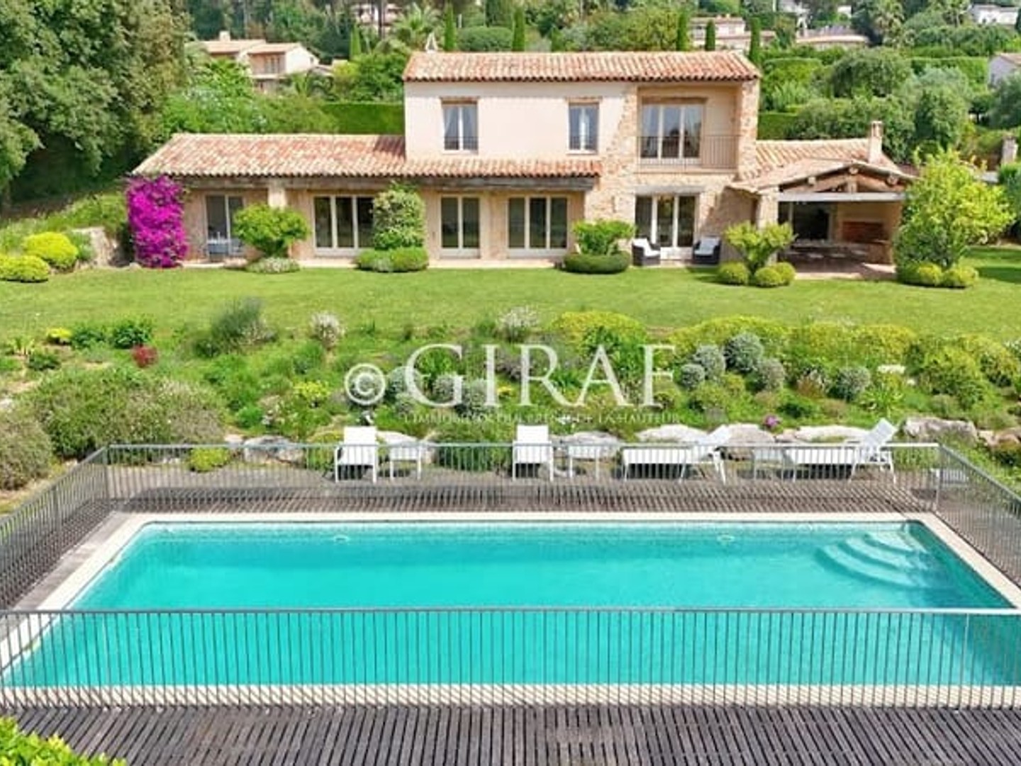 Villa 7 pièces 230 m²