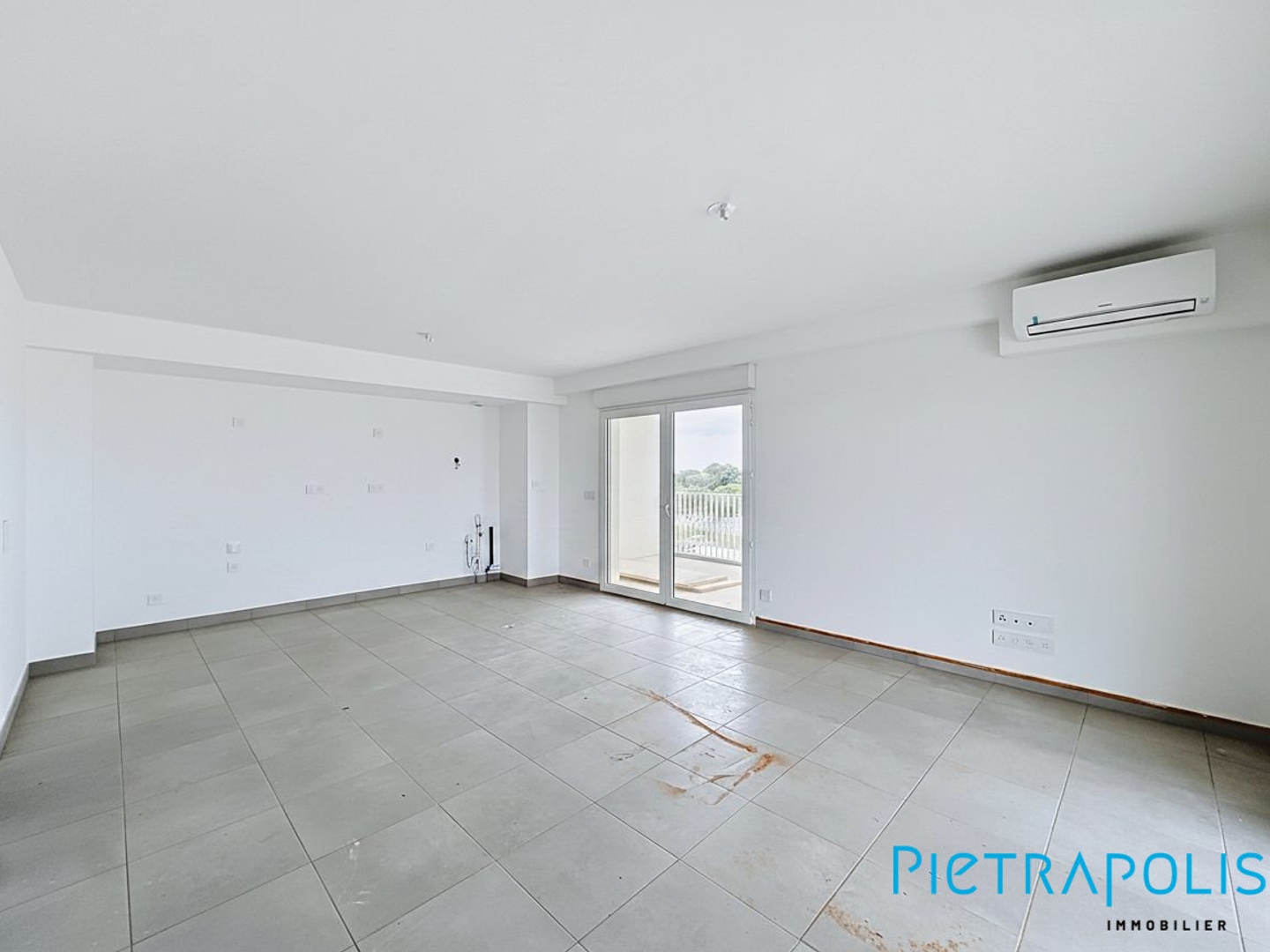 AGDE - APPARTEMENT T4 - TERRASSE 36 m² - PARKING - ASCENS