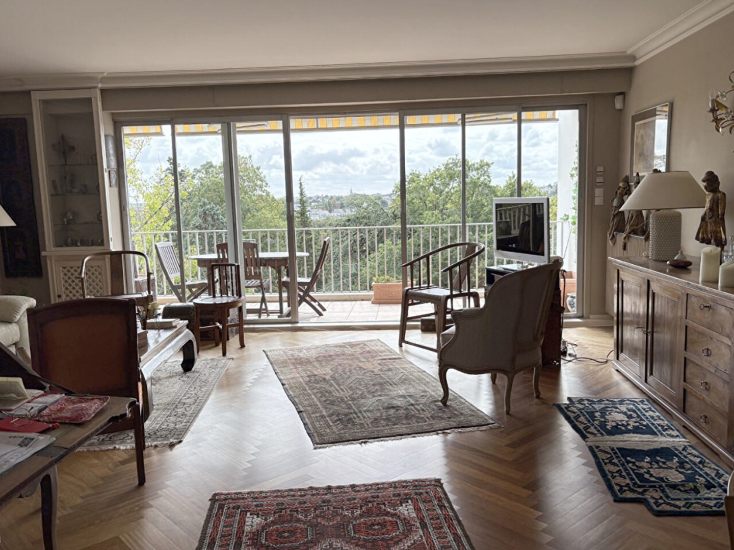 Bel appartement T5 traversant de 126 m² donnant sur une terrasse Sud Ouest avec vue panoramique sur la Chézine en étage élevé avec ascenseur