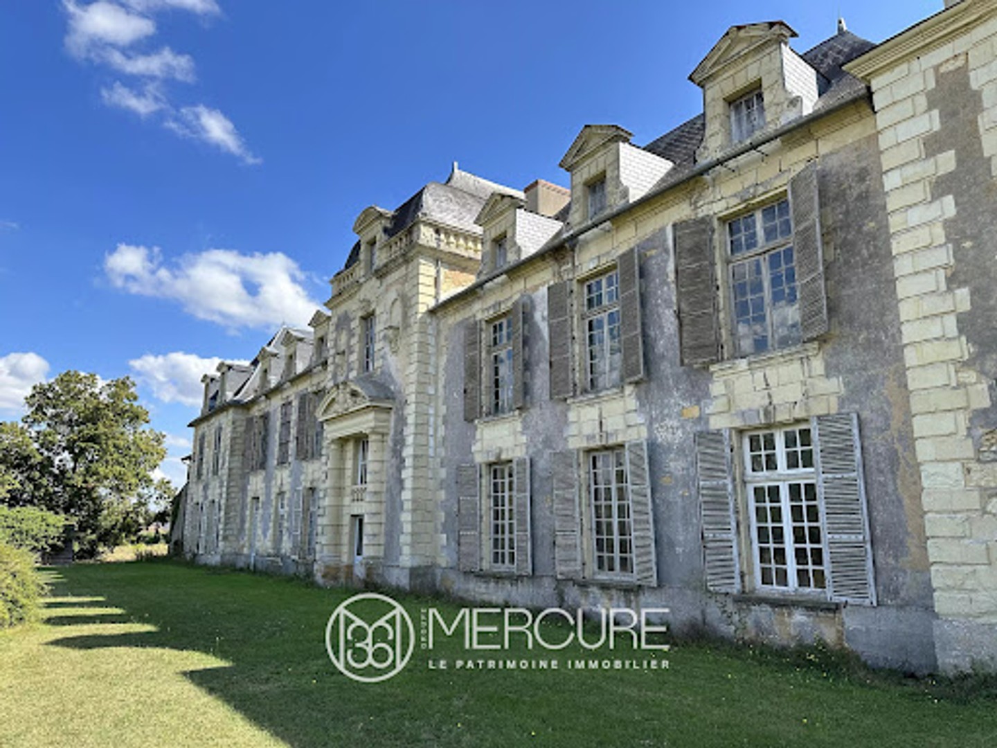 Maison à vendre - 16 pièces - 590m2 - Saumur (49400)