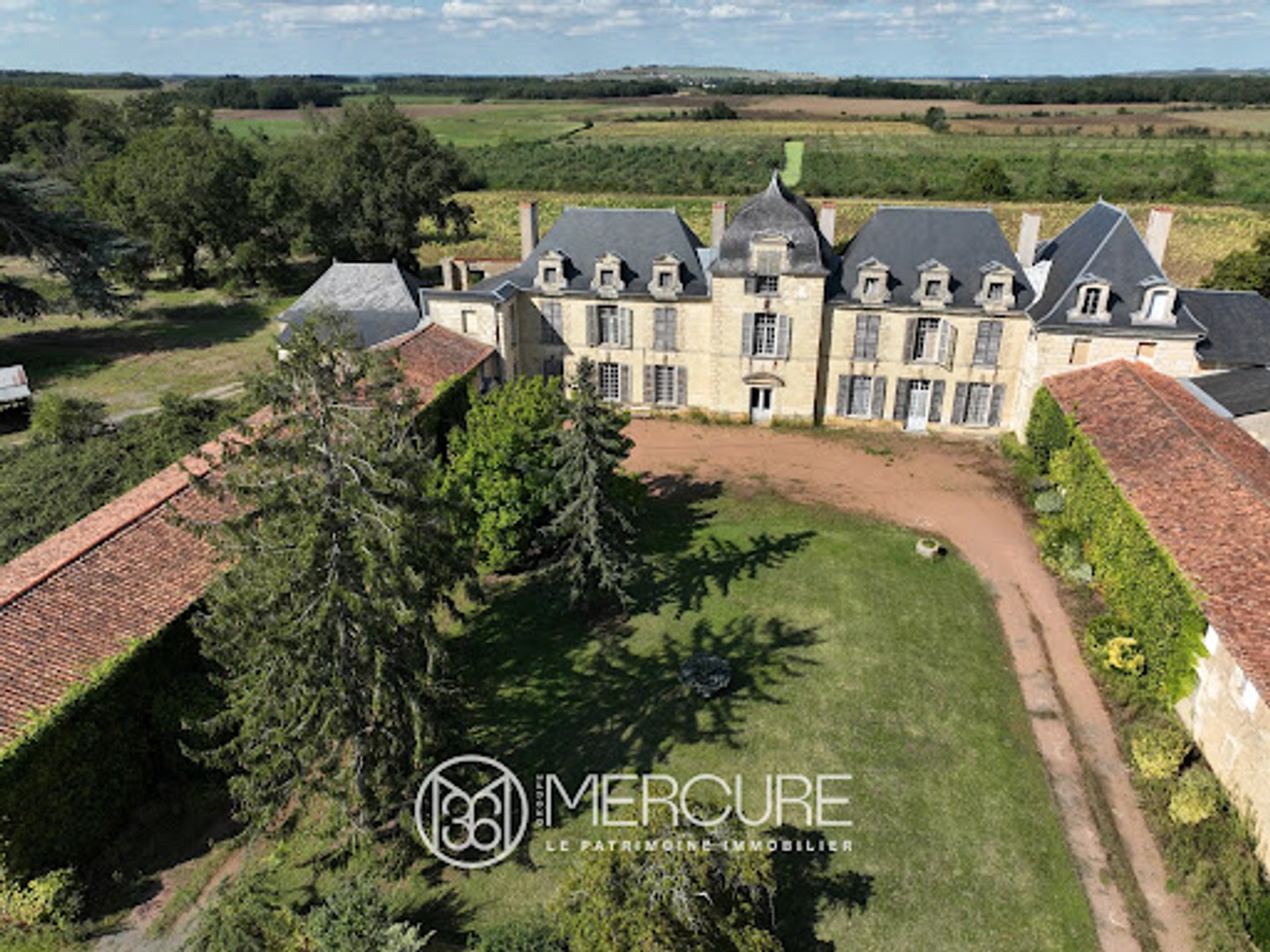 Maison à vendre - 16 pièces - 590m2 - Saumur (49400)