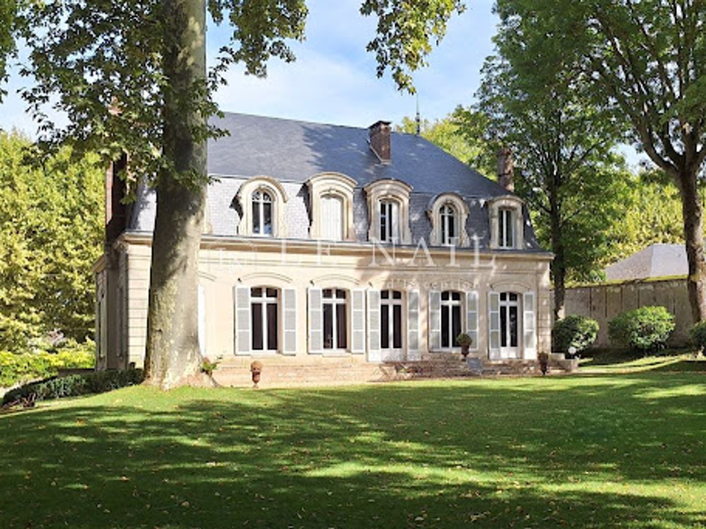 Maison 10 pièces 320 m²