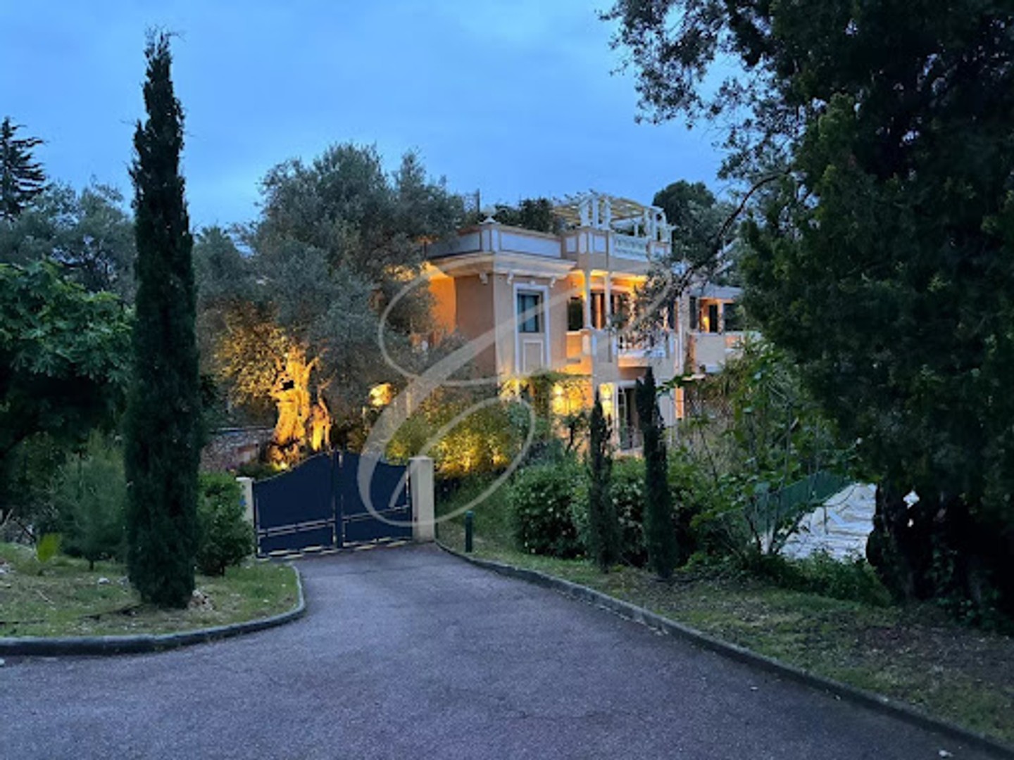 Appartement à vendre - 3 pièces - 88m2 - Roquebrune-Cap-Ma... (06190)