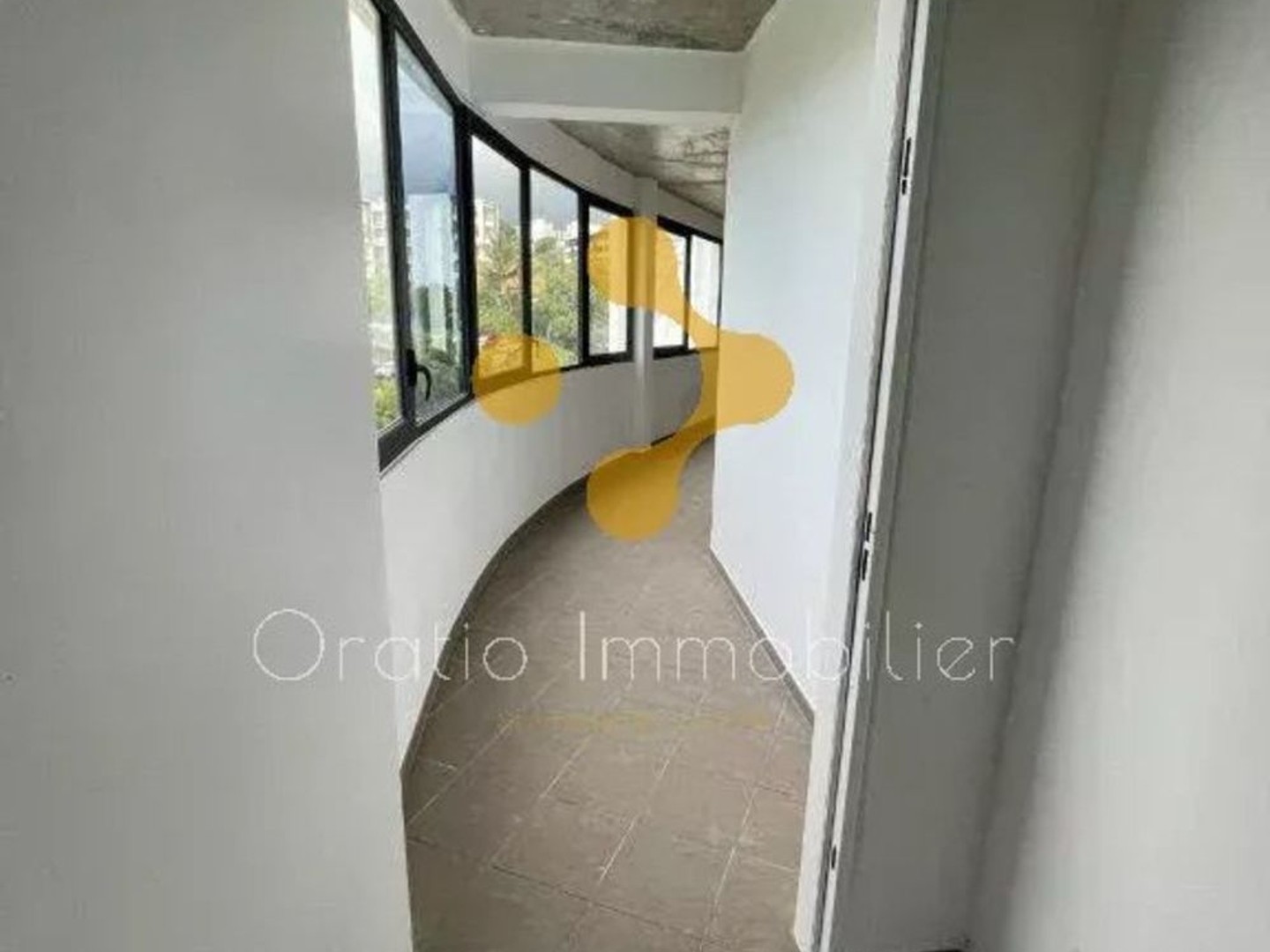 Locaux à vendre - 227m2 - Saint-Denis (97490)
