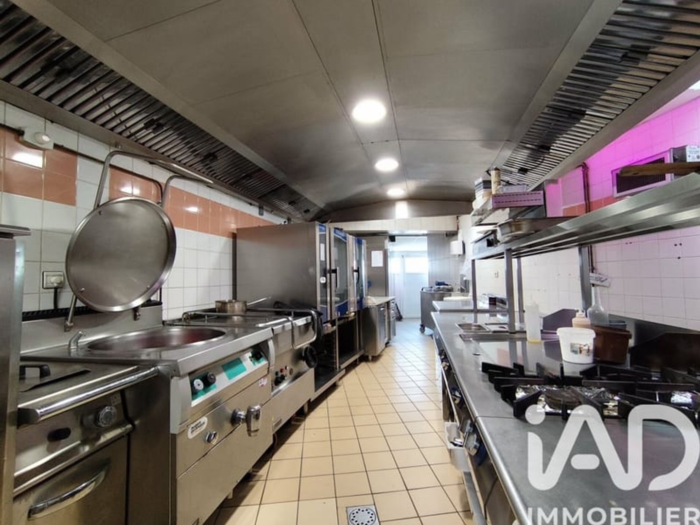 Magasin à vendre - 4 pièces - 300m2 - Saint-Martin-Des-... (63570)