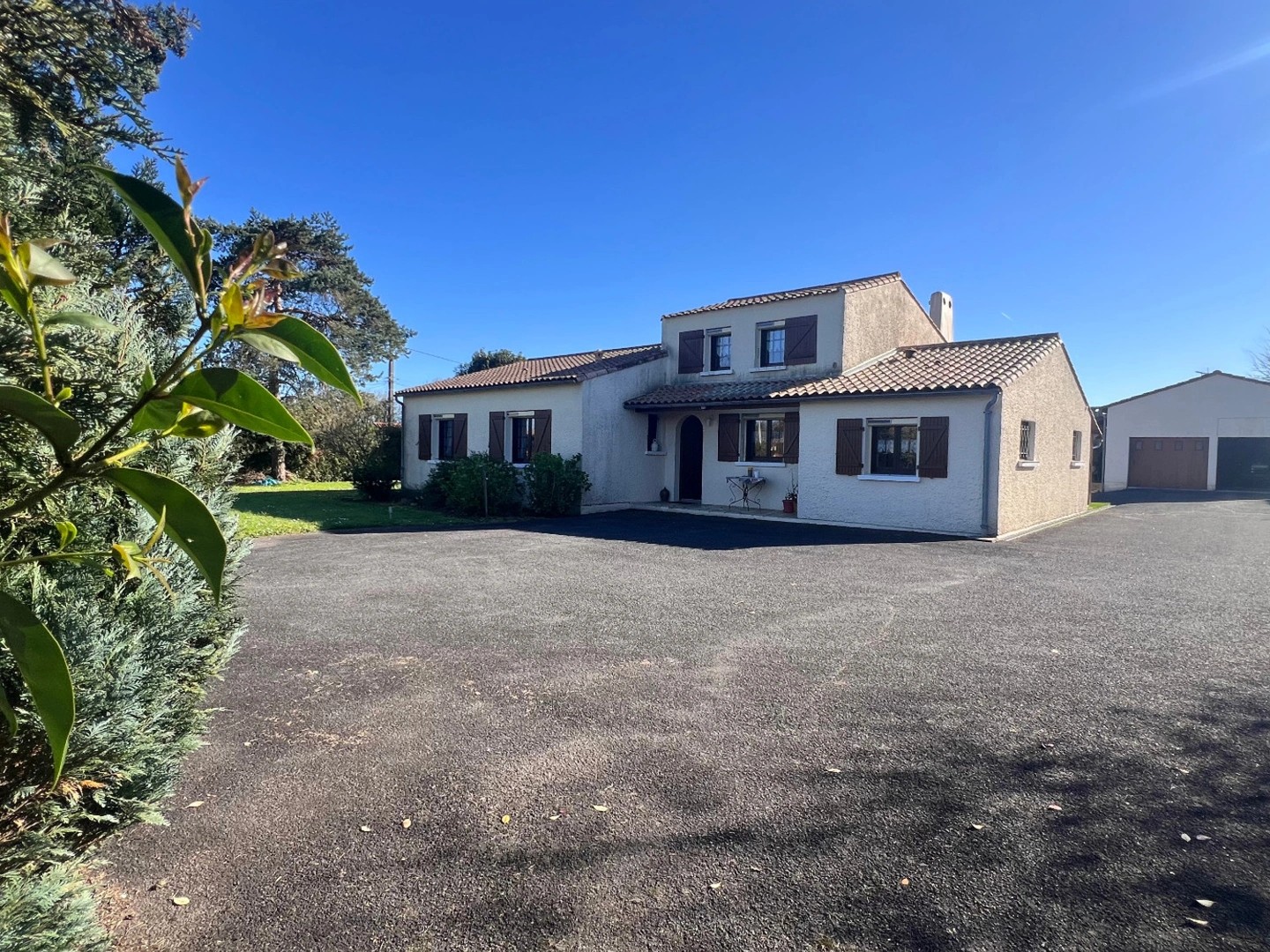 Maison à vendre - 5 pièces - 156m2 - Saint-Sulpice-De-... (16370)