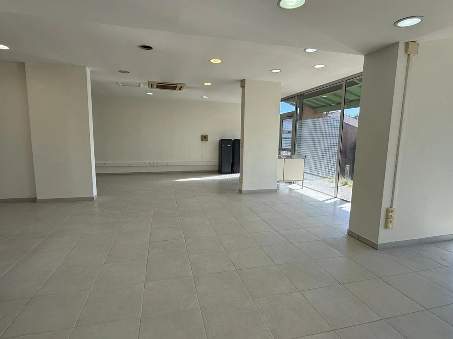 Magasin à vendre - 2 pièces - 153m2 - Saint-Jean (31240)