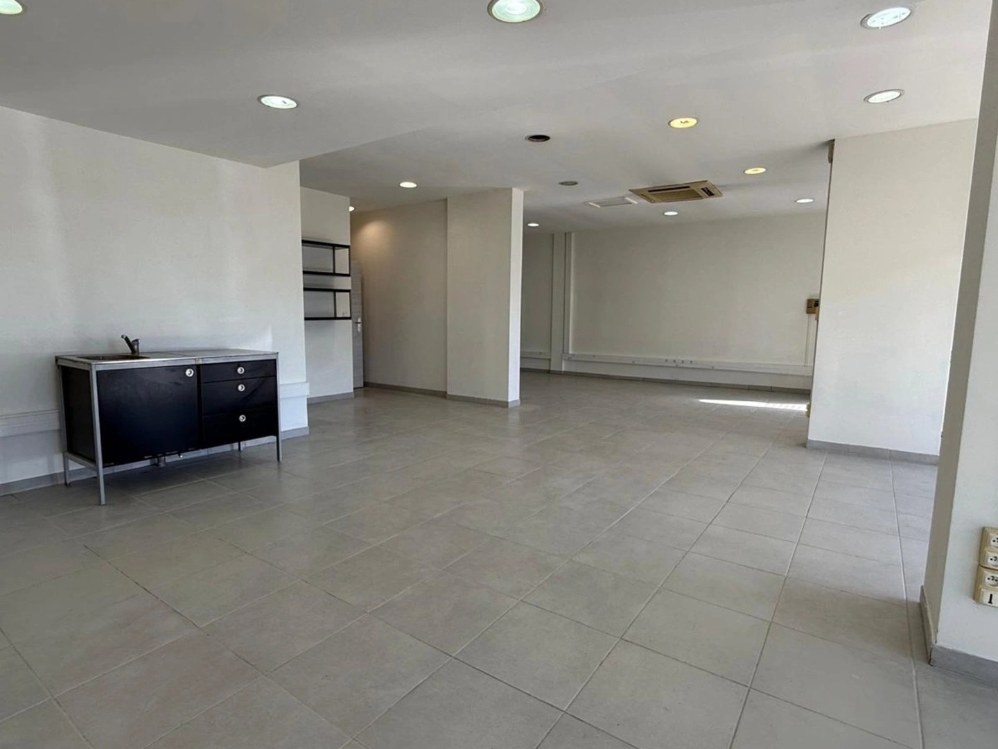Magasin à vendre - 2 pièces - 153m2 - Saint-Jean (31240)