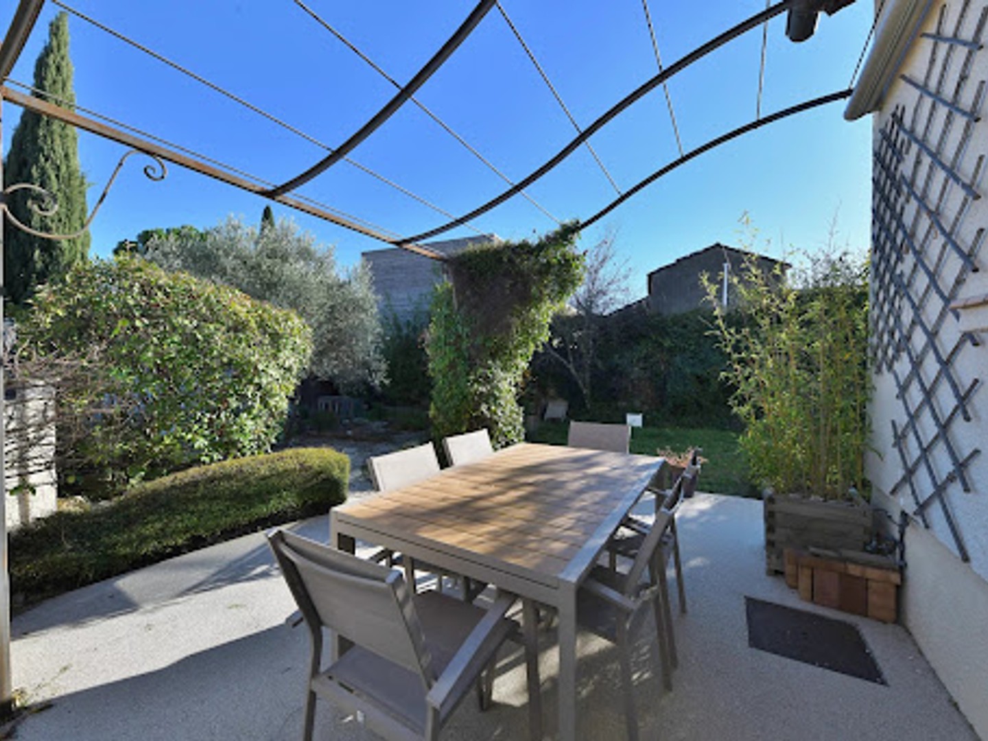 Maison à vendre - 7 pièces - 127m2 - Uzès (30700)